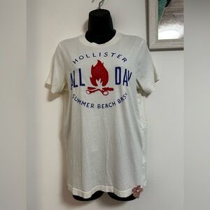 Hollister Y2K Cream T-Shirt with Red and Blue Graphic